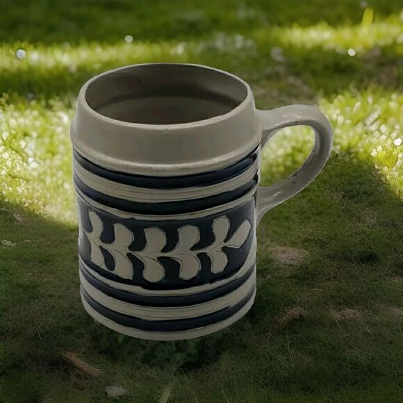 Williamsburg VA Souvenir Beer Mug Replica Grey /Cobalt Blue Pottery 1 L / 1 Qt - Picture 2 of 12